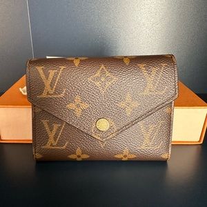 NEW Louis Vuitton Victorine Wallet Monogram Canvas
